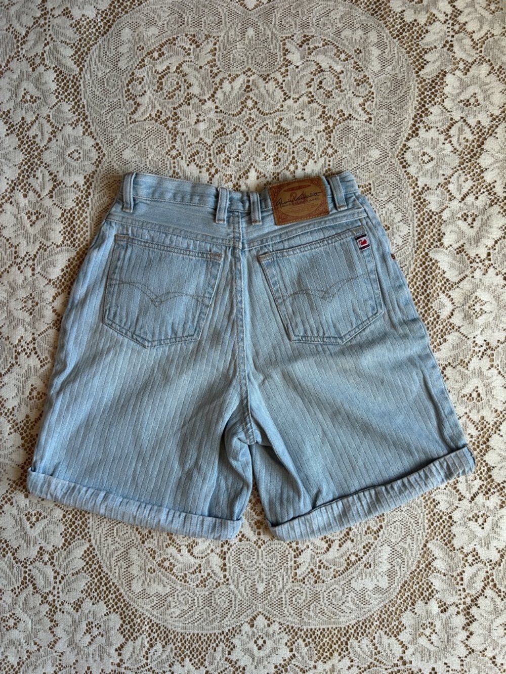 Gloria Vanderbilt Ribbed Texture Jean Shorts, Light Wash, Size 29
